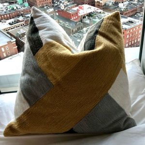 West elm Pillow 16x16”